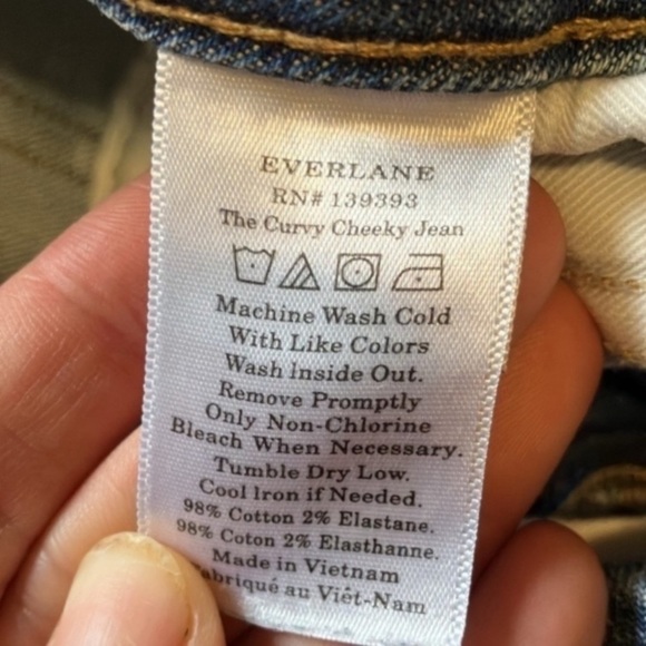 Everlane Curvy Cheeky Cropped Jeans - Picture 6 of 10